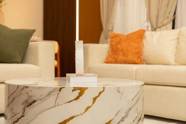 Les meilleures tables basses en marbre pour un salon chic